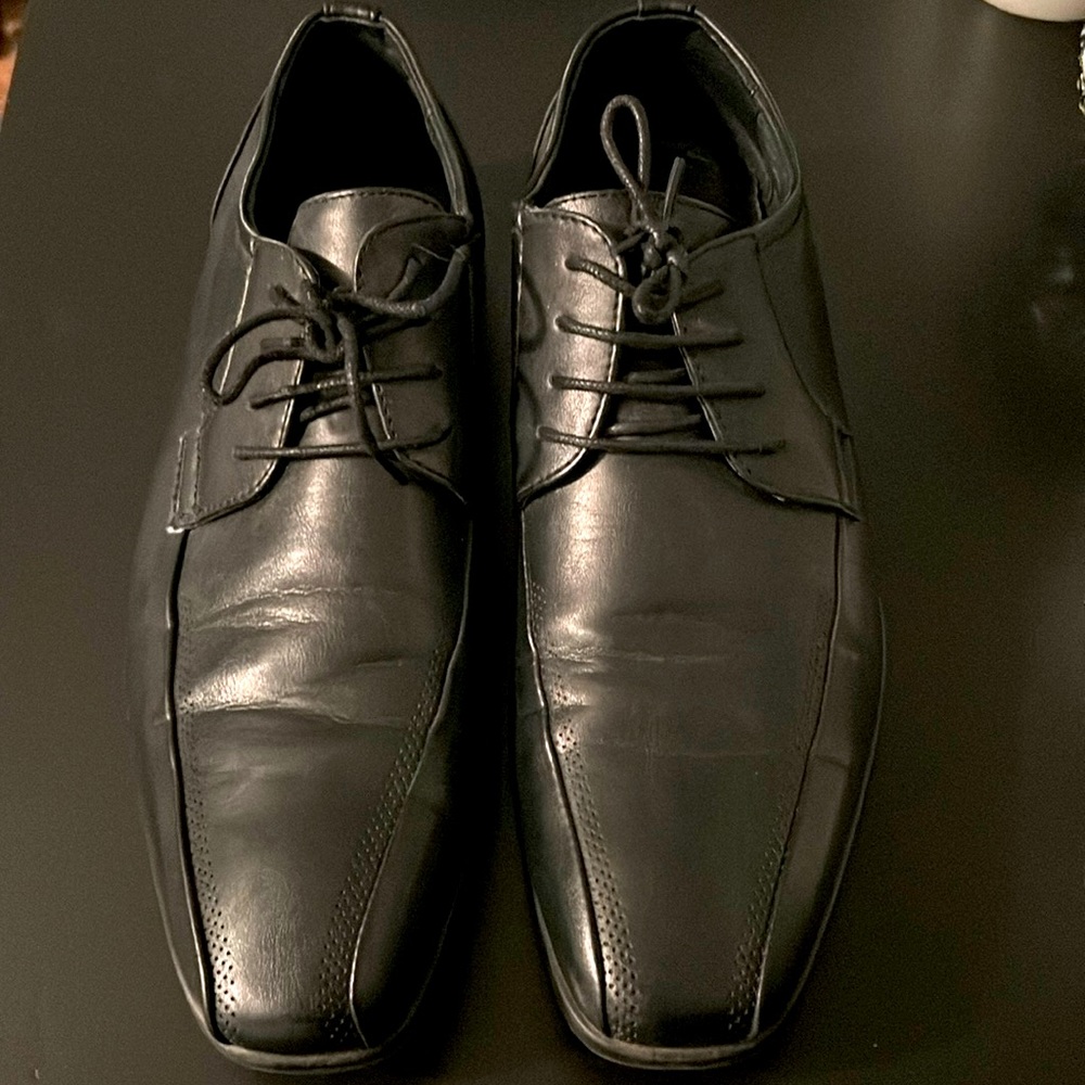 Men’s U.S. size 10.5 leather shoes